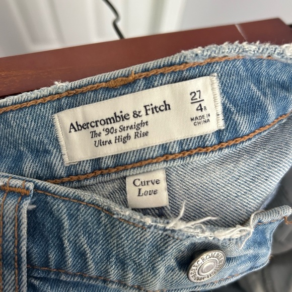 Abercrombie & Fitch 90’s Straight Ultra High Rise Split Hem Jean Curve Love - Picture 5 of 6